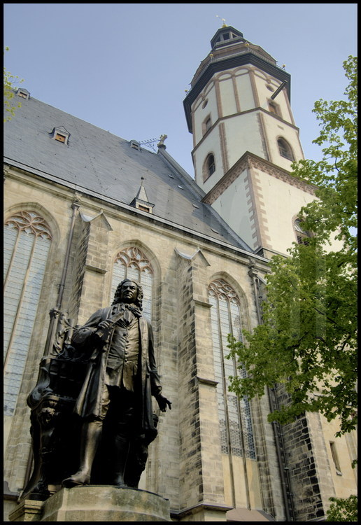 Leipzig : C’est dans l’église St Thomas, située dans la vieille ville, que Jean Sébastien Bach fut maître de chapelle et directeur musical pendant vingt sept ans. Il y composa et y joua la plus grande partie de son répertoire.