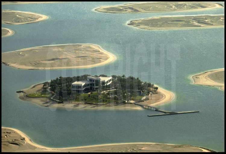 Juin 2006. Situé à 4 km du littoral, l'immense site off shore du 