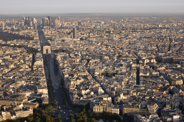 Vue de l'ouest de Paris avec, au premier plan (de g. à d.), le 
