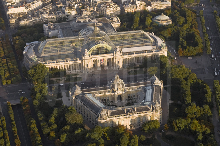 Le Grand et le Petit Palais. Altitude 200 mètres.