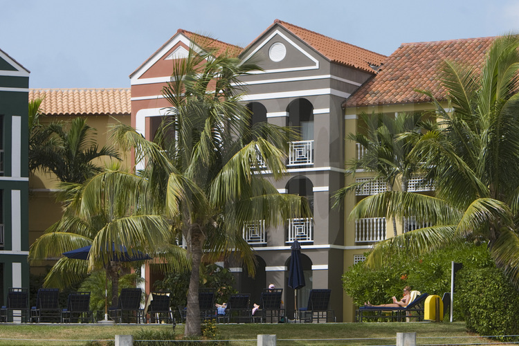 Grand Bahama : Deuxième par la population après New Providence, cet île est la plus touristique de l'archipel : les complexes hôteliers s'y succèdent.