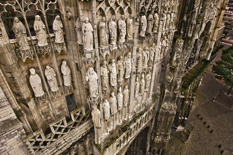 Rouen, parvis de la cathédrale Notre Dame. Altitude 30 m.