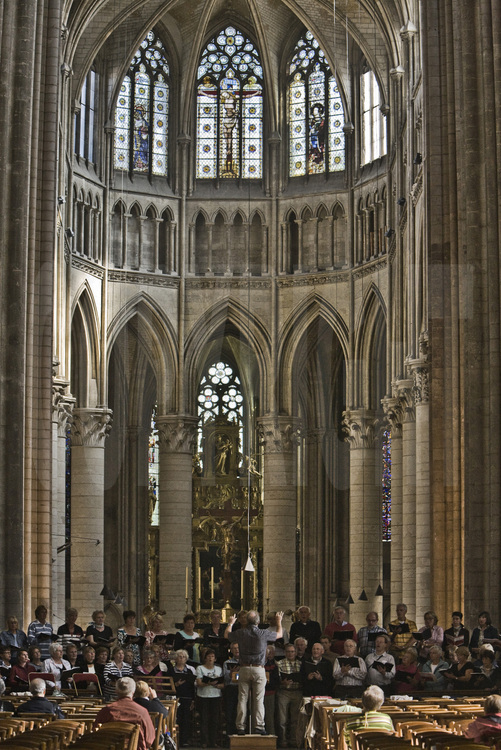 Rouen, intérieur de la cathédrale Notre Dame : vue de la nef depuis l'entrée principale.