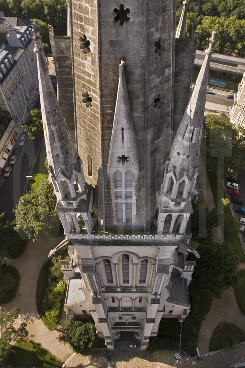 Pau, centre ville, façade nord de l'église Saint Martin. Altitude 60 m.