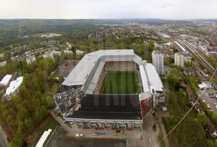 Kaiserslautern : D’une capacité de 48500 places assises, le Fritz Walter Stadion  est le siège du FC Kaiserslautern.