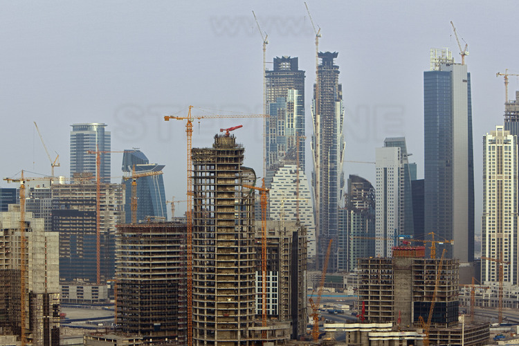 Tours en chantiers autour du nouveau quartier de Downtown Burj Khalifa.