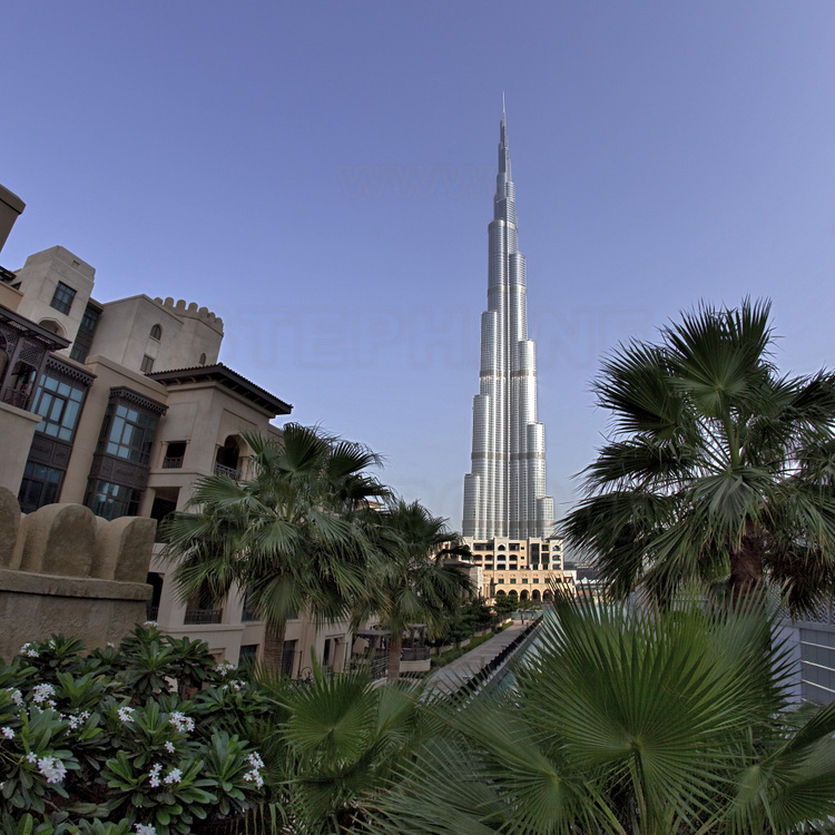 La tour Burj Khalifa (plus haute du monde avec 828 mètres) depuis les résidences du 'Vieux Village