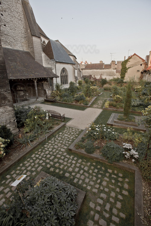 Dans le centre historique, un petit jardin, datant du moyen-âge, situé au sud de l'église Sainte Madeleine.