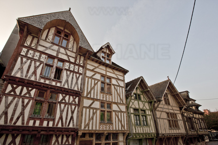 A l'est de la ville historique, maisons médiévales de la rue Kléber.