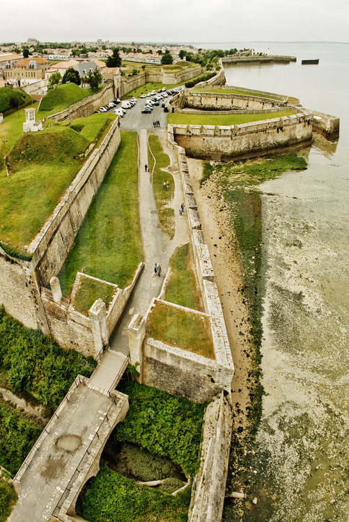 L'enceinte et la citadelle de Saint-Martin-de-Ré (Charente-Maritime): 
Le plus bel exemple d'un réduit insulaire.
Entrée est de la citadelle.