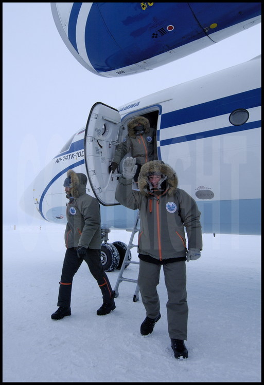 21 ans après son premier exploit en solitaire, Jean Louis Etienne foule à nouveau la banquise du Pôle Nord.