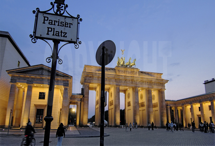 Brandenburg Gate and Pariser Platz. During the division of Germany and Berlin, the Brandenburg Gate, old door and emblem of the city, was in the Soviet sector. Pariser Platz was part of No Man's Land and was not publicly available. World War II had transformed the center of political and cultural life flourished in urban wasteland. The rubble of bombed buildings were not demolished and removed that, over time and its redevelopment were never intended. During the famous night of August 13, 1961, Pariser Platz was invaded by light armored vehicles and anti-police protest equipped with water cannons. Members of workers' militias formed a tight cordon in front of the Brandenburg Gate, preventing the passage of their fellow citizens in West Berlin. In the months that followed, the provisional demarcation barriers were replaced by a background wall, an exterior wall, electrical towers and watchtowers. Front of the Brandenburg Gate, the wall was three meters thick, making it also an anti-tank barrier. Strengthening of the border has encapsulated the Pariser Platz in No Man's Land. Again, the old route of the wall is now materialized on the ground by a double row of cobblestones. Konrad Adenauer, John F. Kennedy (