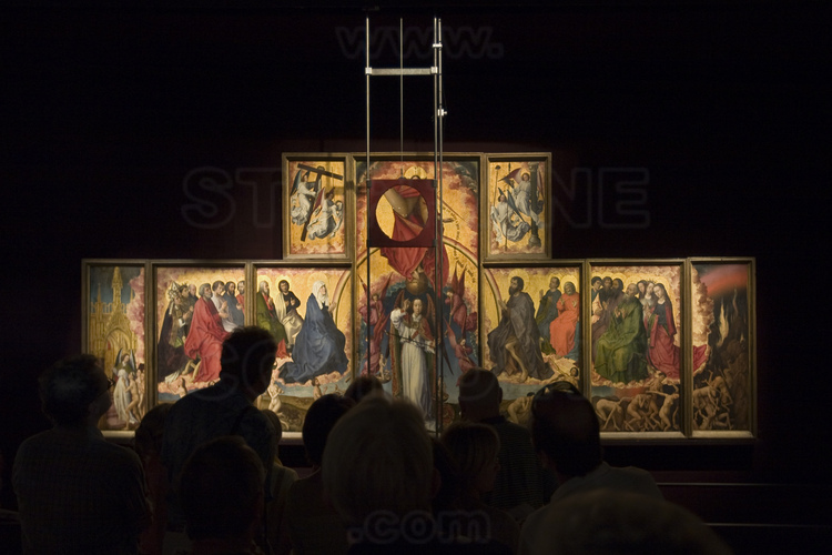 Beaune : A l'intérieur de l'Hôtel dieu, le polyptyque de Jugement dernier par Rogier Van der Weyden.