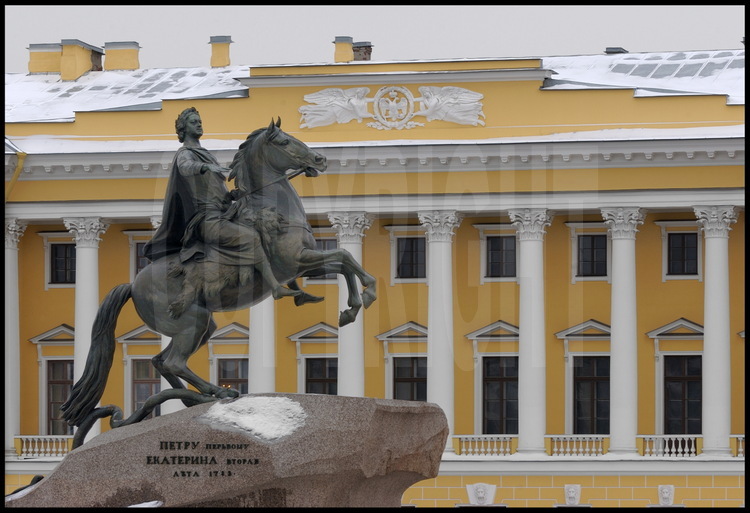 Located in Decabrist Square, this equestrian statue by French sculptor 
Etienne Falconet portrays Peter the Great (1682-1725) stepping on the snake 
of betrayal.  It illustrates the voluntary and uncompromising spirit of the 
city's founder.  Known throughout all of Russia by the name of 
