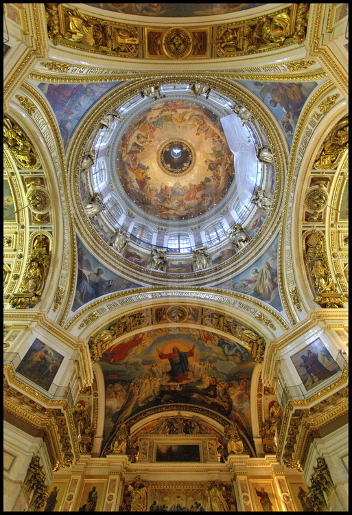 Cathédrale Saint Isaac. Sur le plafond du dôme , 