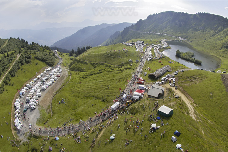 17eme etape : St  Jean de Maurienne - Morzine. 
Le Col de Joux Plane avant le passage des premiers concurrents. Altitude 50 metres.