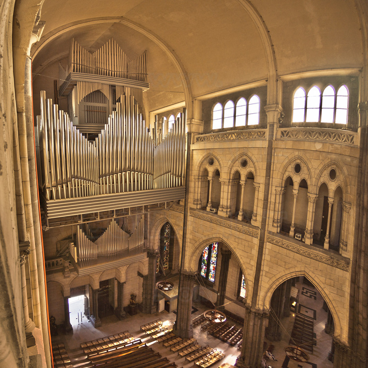 Lille - Cathédrale Notre Dame de la Treille : le transept nord et le son orgue. // Lille - Cathedral Notre Dame de la Treille : the east transept and its organ.