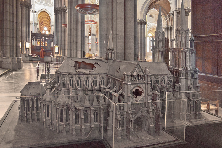Lille - Cathedral Notre Dame de la Treille : model of the cathedral with its towers, as was originally scheduled.
