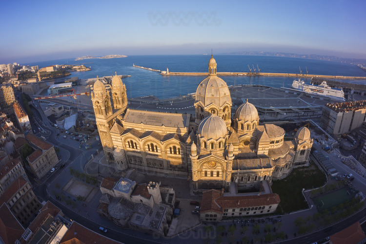 La ville de Marseille vue depuis la cathédrale de la Major.
