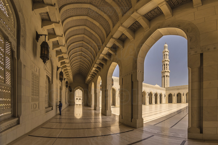 Oman. Mascate : La grande Mosquée du Sultan Qaboos, la principale mosquée d'Oman et la troisième plus grande du Monde. // Oman. Muscat: The Great Mosque of Sultan Qaboos, the main mosque of Oman and the third largest in the world.