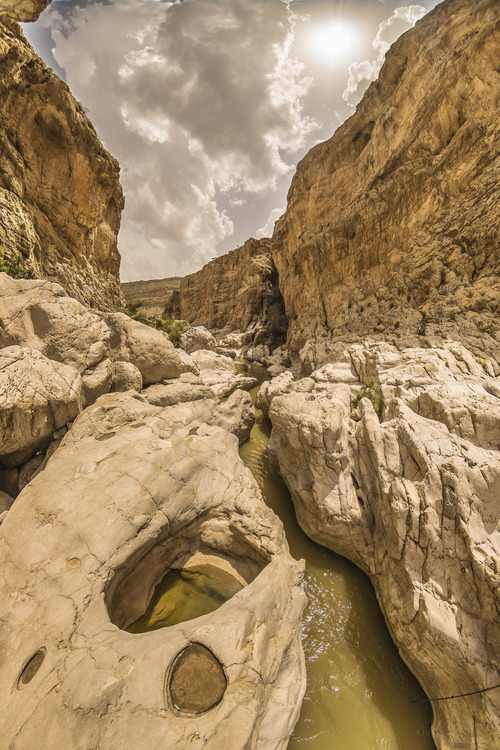 Oman. Le célèbre wadi (rivière) Bani Khalid. // Oman. The famous wadi (river) Bani Khalid.