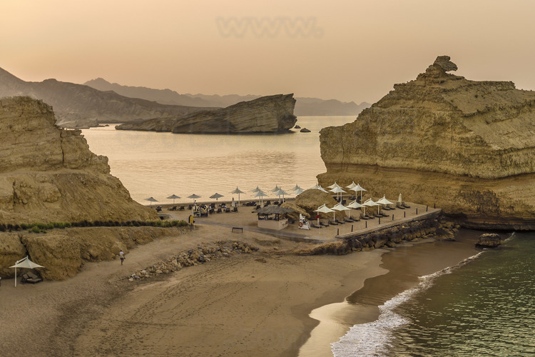 Oman. Côte sud de Mascate : Une des plages de l'hôtel 5 étoiles Shangri-la Al Waha. // Oman. Muscat South Coast: One of the beaches of the 5 stars Shangri-la Al Waha Hotel.