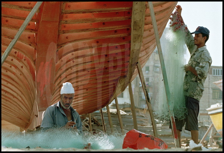  On Anfouchy’s  naval craftsman construction site, Alexandrians build wooden boats using methods which have evolved very little since the Antiquity.  These boats are destined to navigate the Mediterranean and the Red Seas.