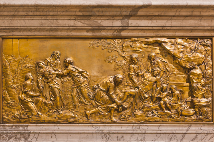 Dans l'abside du choeur, le bas-relief central, situé devant l'autel de la Pietà.*** Local caption ***In the apse of the choir, the central low relief, in front of the altar of the Pieta.