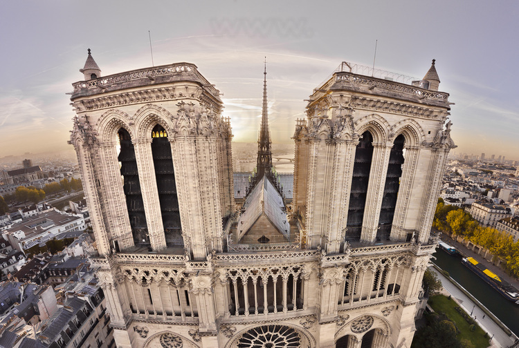 On the left, the north tower, which were lowered four ancient bells, cast in the nineteenth century. Of poor quality, they had replaced the original bells, these having been melted during the French Revolution. On the occasion of the 850th anniversary, it was decided to restore the initial ring. The next nine bells of Notre Dame are : located in the North Tower: Gabriel (A sharp), 4160 kg; Anne Geneviève (B), 3480 kg; Denis (C sharp), 2500 kg; Marcel (D sharp), 1925 kg; Etienne (F), 1490 kg; Joseph Benoit (F sharp), 1310 kg Maurice (G sharp), 1010 kg and Jean-Marie (A sharp) 780 kg. Which must be added the big bell Mary, located in the South Tower (G sharp), 6200 kg.