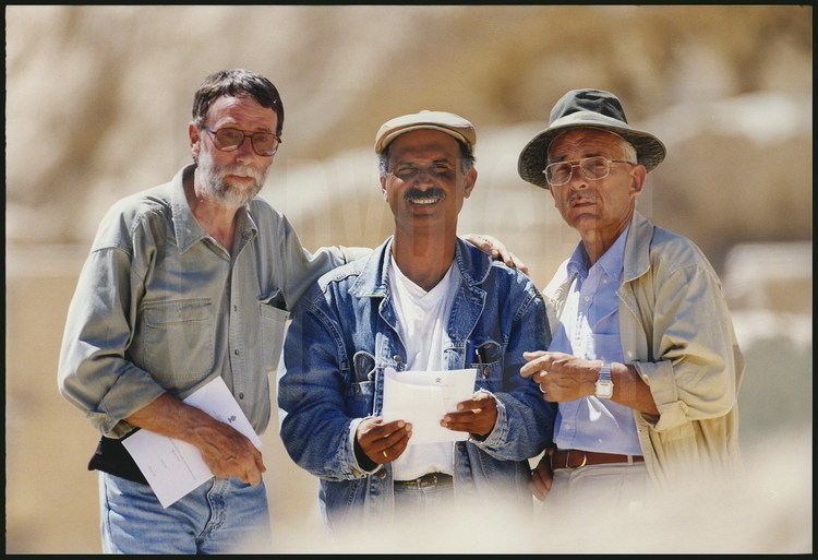 Les trois principaux responsables archéologues de la fouille d'urgence sur le site antique de Zeugma : de gauche à droite, David Kennedy (Australie), Mehmet Onal (Turquie) et Pierre Leriche (France).