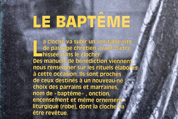 Tableau décrivant le baptême des cloches à travers les siècles.