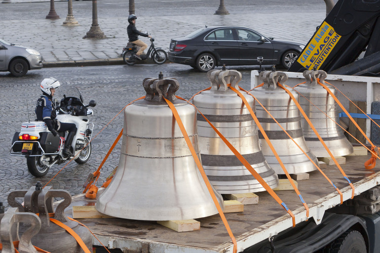 January 31, 2013: Arrival of bells in Paris. Here on the Place de la Concorde.