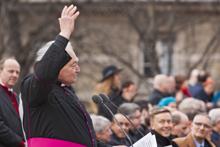23 Mars 2013. Inauguration de la première sonnerie des nouvelles cloches devant le public parisien. Discours de Patrick Jacquin, recteur-archiprêtre de la cathédrale Notre Dame de Paris.