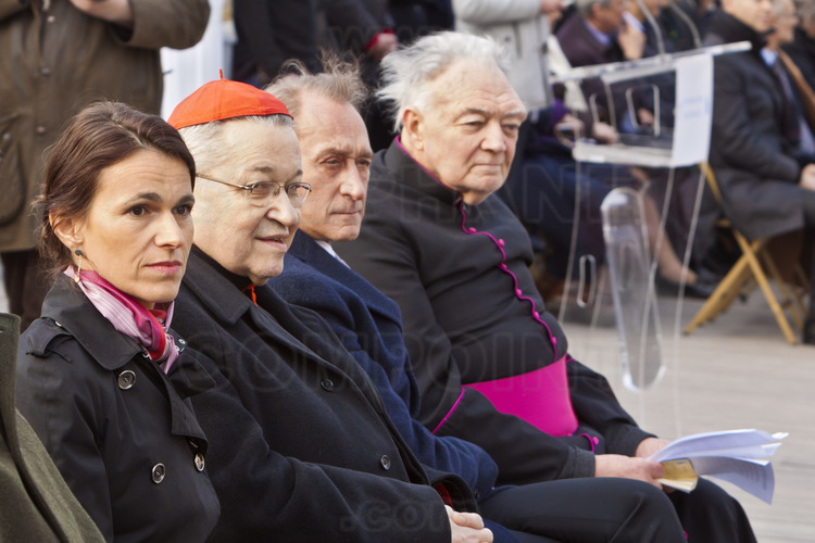 23 Mars 2013. Inauguration de la première sonnerie des nouvelles cloches devant le public parisien. De gauche à droite, Aurélie Filipetti, André XXIII, Bertrand Delanoë, Patrick Jacquin.