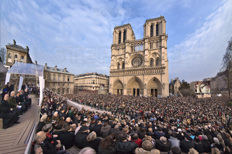 23 Mars 2013. Inauguration de la première sonnerie des nouvelles cloches devant le public parisien.