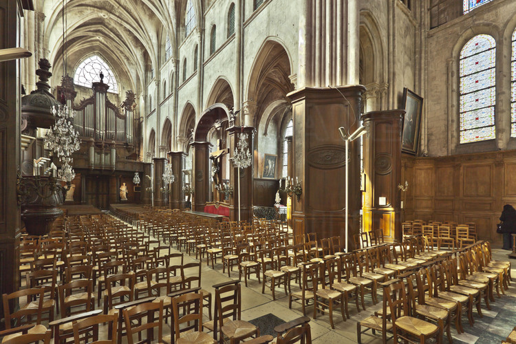 Compiègne, où Jeanne d'Arc fut capturée par les Bourguignons le 23 mai 1430. Église Saint Jacques (étape des chemins de Saint Jacques et donc classée au Patrimoine de l'Unesco) : Intérieur de l'église, où Jeanne d'Arc vint prier le matin de sa capture.