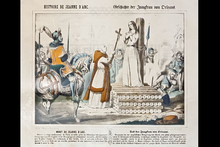 Rouen, où Jeanne d'Arc fut jugée, condamnée et brûlée vive le 30 mai 1431. Série de quatre chromolithographies sur papier velin de Jeanne d'Arc dans l'imagerie Wentzel, réalisées à Wissembourg (Alsace), en 1864. 4/ Jeanne au bûcher