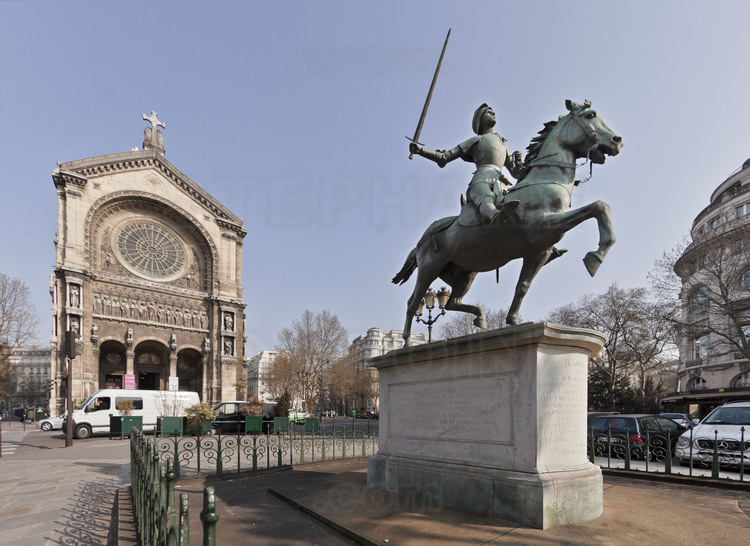Paris, where Joan of Arc attempted an offensive Sept. 8, 1429 to retake the city from the English. Place Saint Augustin (8th arrondissement), Joan of Arc statue in bronze, made by sculptor Paul Dubois in 1895 and built up in St. Augustin square in 1900.