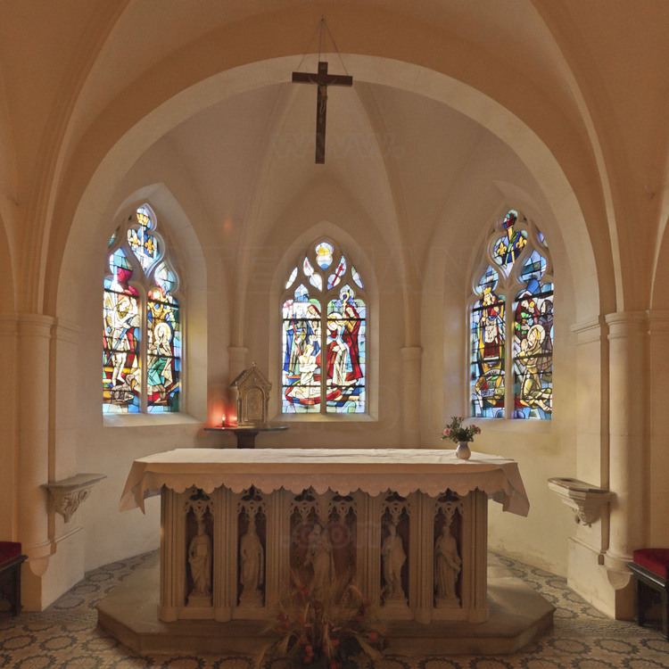 Domrémy, où est née Jeanne d'Arc le 6 janvier 1412. Autel de l'église Saint Rémi, où elle priait et fut baptisée.