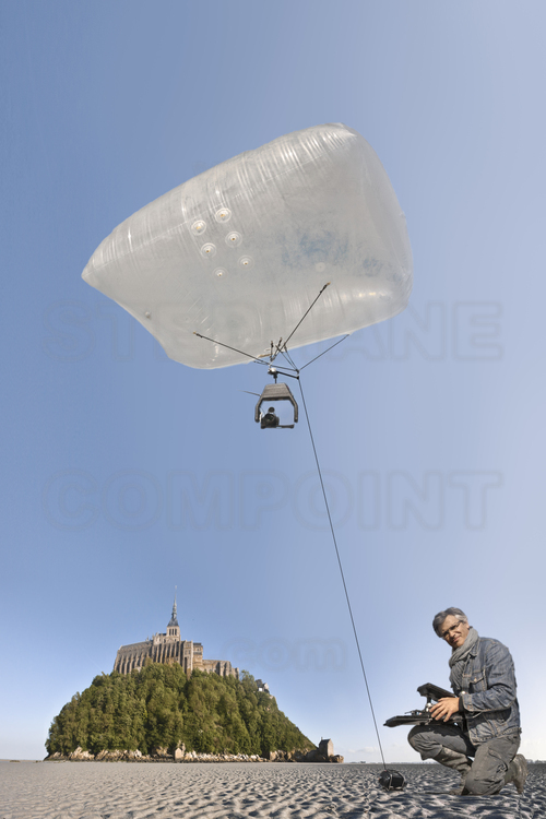 The helium balloon remote controlled by Stéphane Compoint.