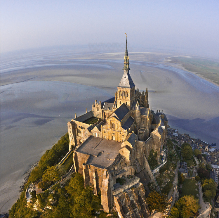 Overview of the Mont Saint Michel from the southwest. In the foreground, the West Terrace.