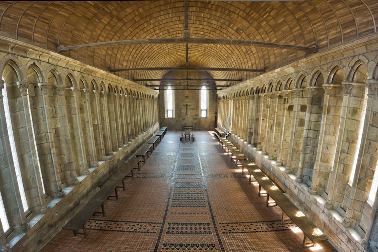 The Wonder : Inside the refectory seen from the west.