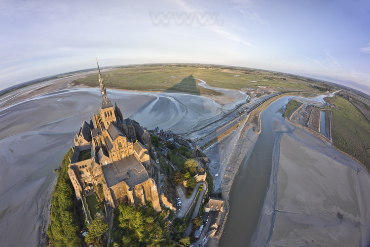 Overview of the Mont Saint Michel from the southwest.