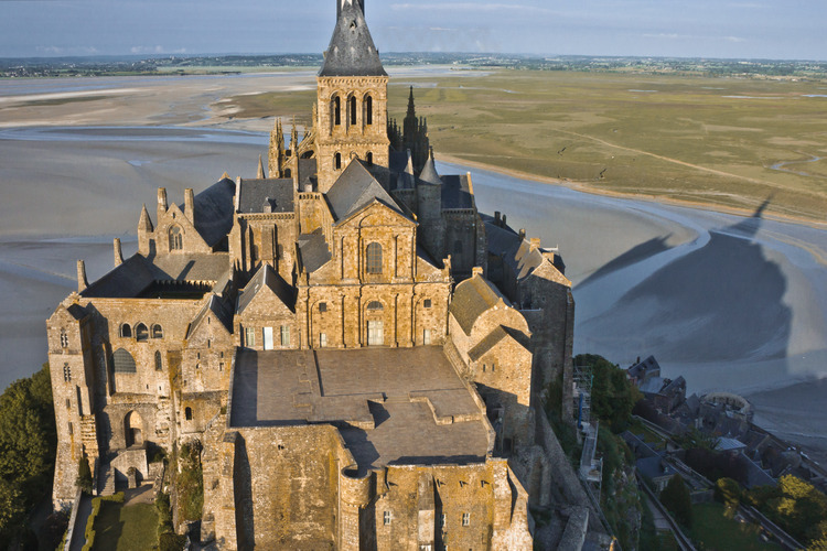 Overview of the Mont Saint Michel from the west. In the foreground, the West Terrace.