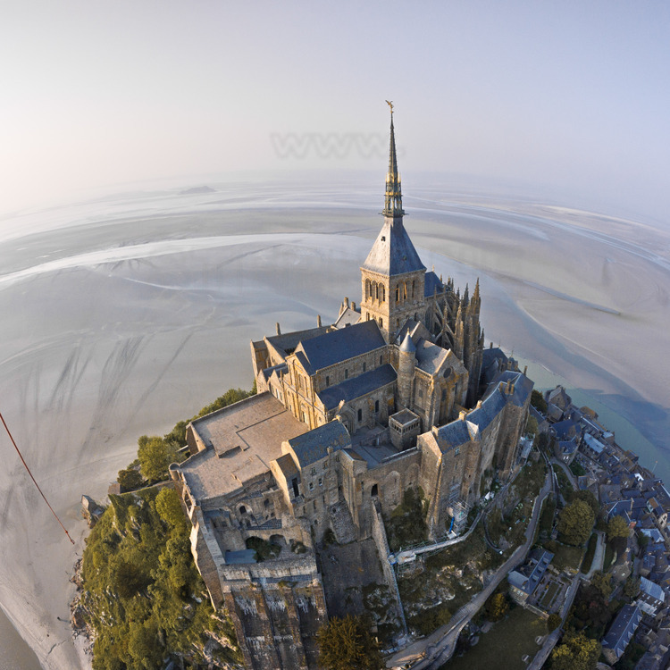 Vue générale du Mont Saint Michel depuis le sud ouest.