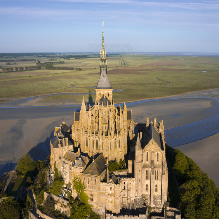 Overview of the Mont Saint Michel from the north east. On the right, the Wonder.