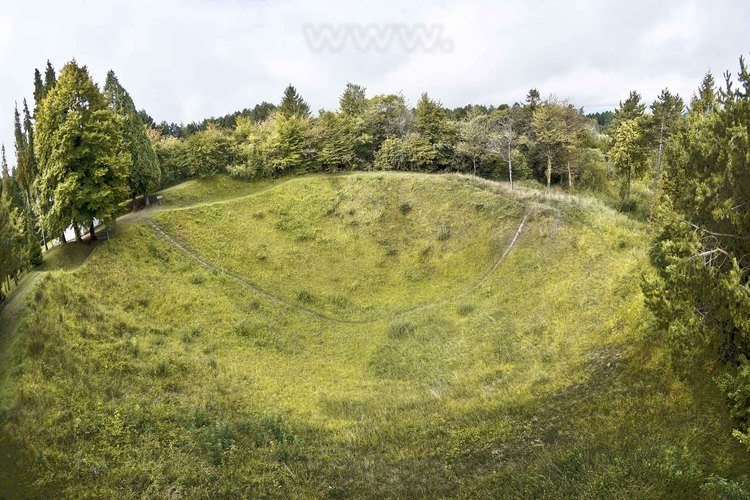 Peak of Eparges, Site of the funnels. Forever marked by the terrible mine warfare between the two camps, the site has left these so characteristic craters in the landscape. Here, a mine crater near the point C (Monument of the Rooster, dedicated to the dead of the 12th  Infantry Division, slightly visible on the far left), marking the most advanced front of the French troops.