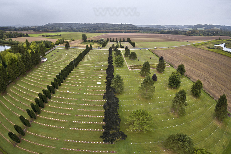 The Chemin des Dames: At the entrance of the village of Soupir, one of the few places where a French military cemetery (left, white cross) ajoins a German military cemetery (right, black crosses). In the background, the road from Soissons to Neufchatel-sur-Aisne.