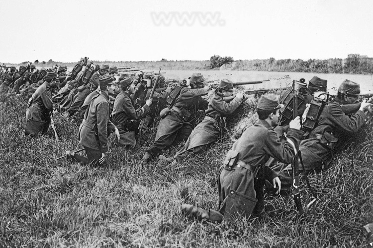 Battles of the Marne: French troops during the First Battle of the Marne (1914). (This historic photo archive is not available for sale and only presented here to set the context).