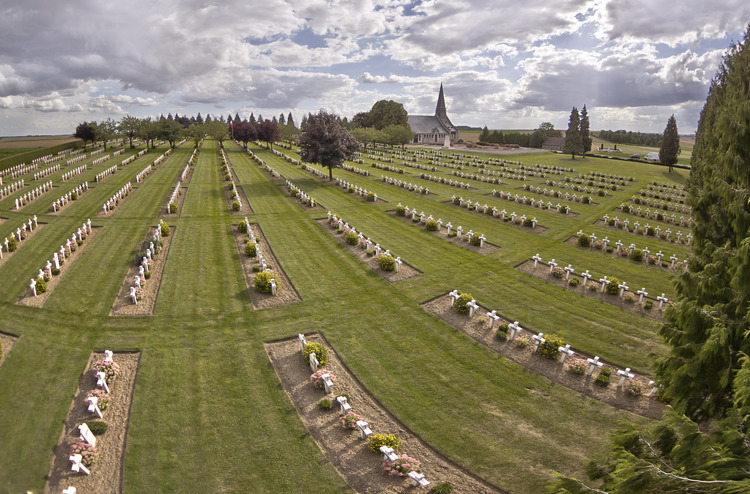 Bataille de la Somme : Cimetière et Chapelle du souvenir français de Rancourt. Ce village était situé sur l'axe stratégique de communication (allemand à l'époque) entre Bapaume et Péronne. La mission confiée au 32ème corps d'armée français le 25 septembre 1916 fut de rompre cet axe. Aujourd'hui, le cimetière de Rancourt est la plus vaste nécropole française de Somme (28000 m2, 8566 soldats dont 3223 dans l'ossuaire). La Chapelle du Souvenir est, quant à elle, le haut lieu - et presque le seul- du souvenir de la participation française à la bataille de la Somme.
*** Local caption ***
Battle of the Somme: French Cemetery and remembrance Chapel of Rancourt. This village was located on the strategic axis of communication (German at the time) between Bapaume and Peronne. The mission of the 32nd French Corps on September 25, 1916 was to break this axis. Today, the cemetery of Rancourt is the largest necropolis for French in Somme (28000 meter suare, 8566 soldiers, with 3223 soldiers in the ossuary). The remembrance Chapel is the high place, and almost the only, memory place of the French participation at the Battle of the Somme.